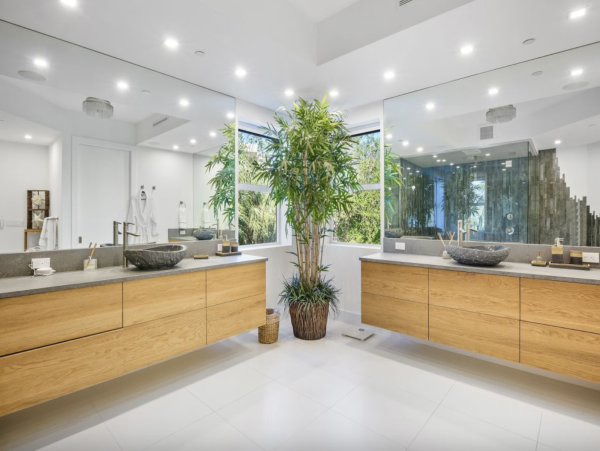 Ultra Posh South end Condo with Private Pool and Spa